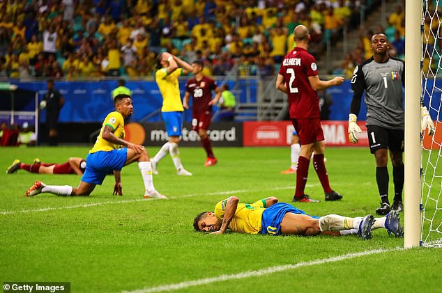 3 bàn không được công nhận có thể khiến ĐT Brazil bị loại khỏi Copa America 2019 - Ảnh 2.