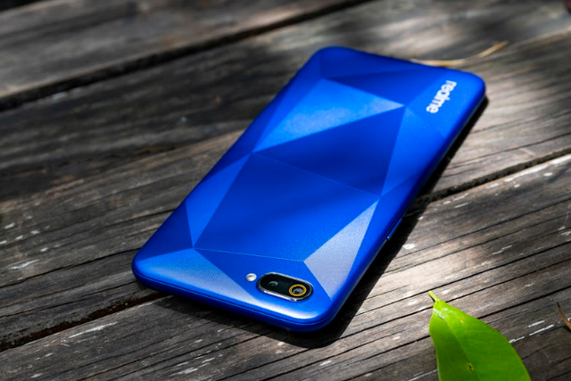 Realme C2 lên kệ với giá chỉ từ 2,79 triệu đồng: Thiết kế giọt nước, camera kép, pin 4.000 mAh - Ảnh 1.