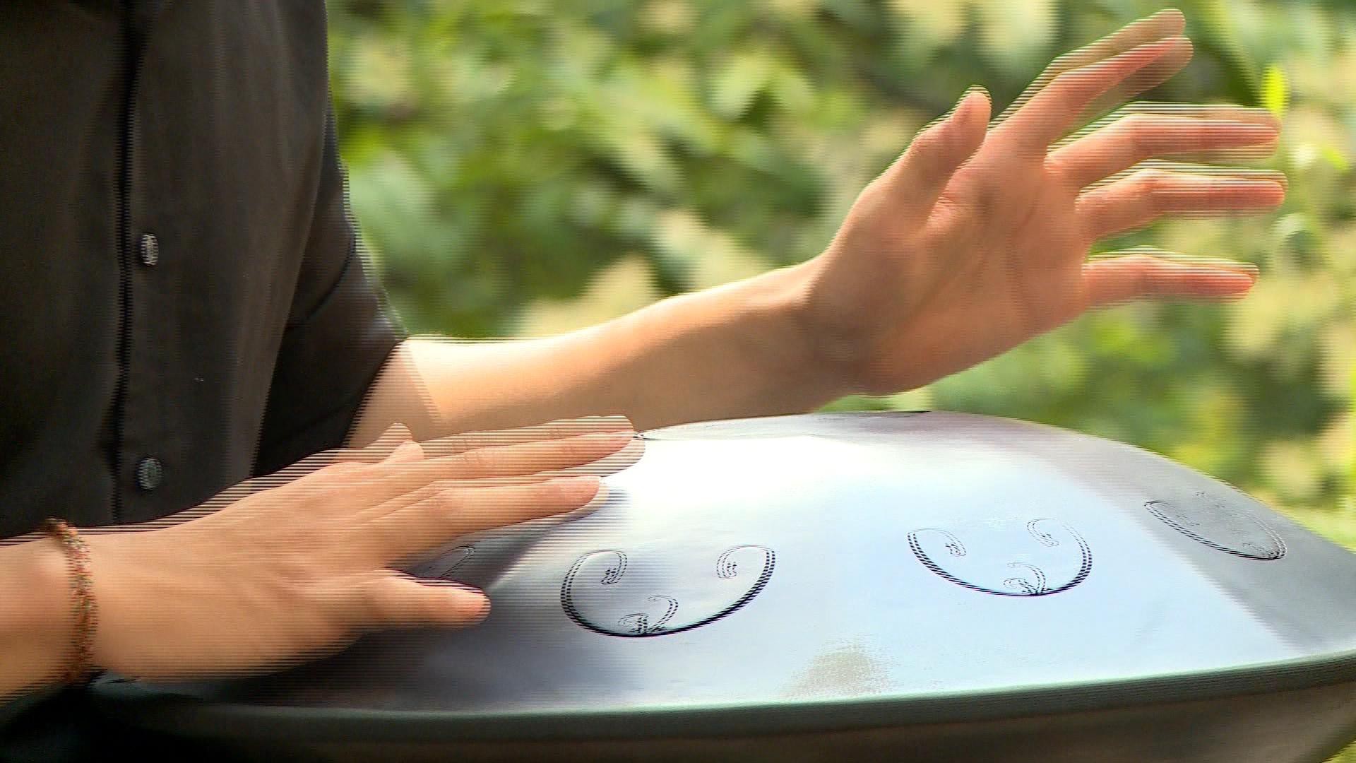 Lắng nghe âm thanh trong trẻo của “hang” - Ảnh 1. Lắng nghe âm thanh trong trẻo của “hang” - Ảnh 1.