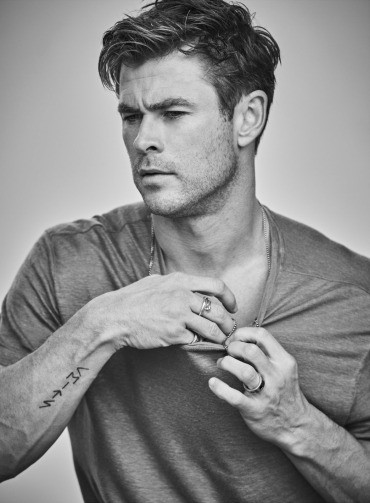 Ngây ngất với bộ ảnh mới của Thầm sấm Chris Hemsworth - Ảnh 6.