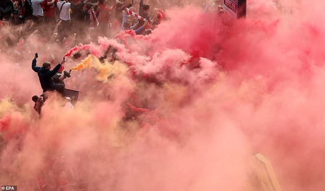 ẢNH: Thành phố Liverpool nhuộm sắc đỏ ngày đón tân vương Champions League - Ảnh 6.