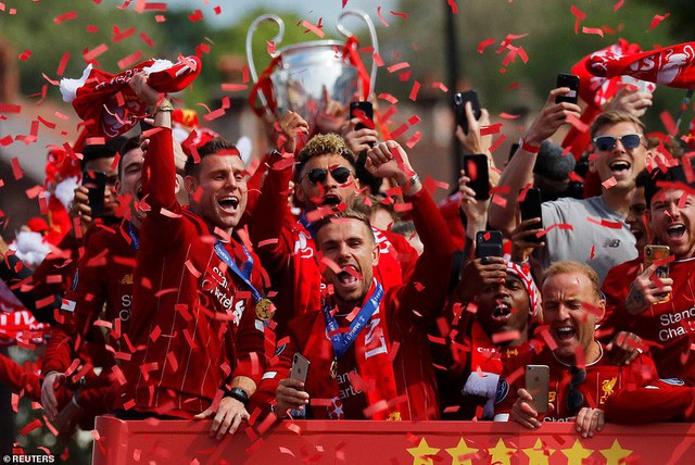 ẢNH: Thành phố Liverpool nhuộm sắc đỏ ngày đón tân vương Champions League - Ảnh 9.