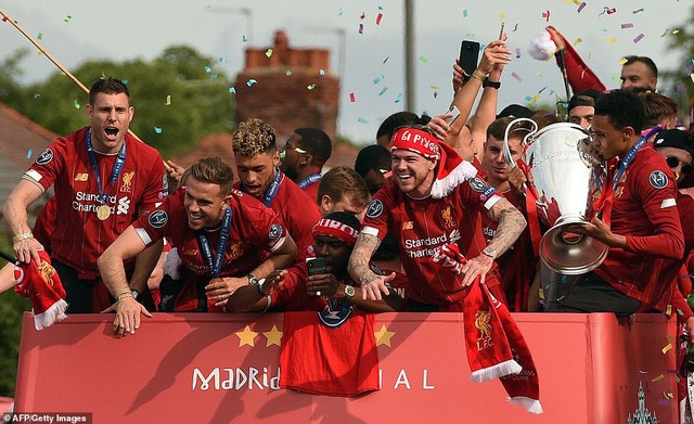 ẢNH: Thành phố Liverpool nhuộm sắc đỏ ngày đón tân vương Champions League - Ảnh 10.