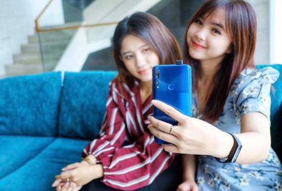 Loạt smartphone tầm trung nổi bật tại Việt Nam giữa 2019 - Ảnh 4.