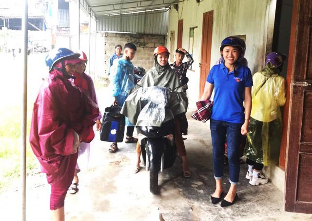 Đội xe ôm tình nguyện hỗ trợ học trò vùng cao đi thi - Ảnh 1. Đội xe ôm tình nguyện hỗ trợ học trò vùng cao đi thi - Ảnh 1.