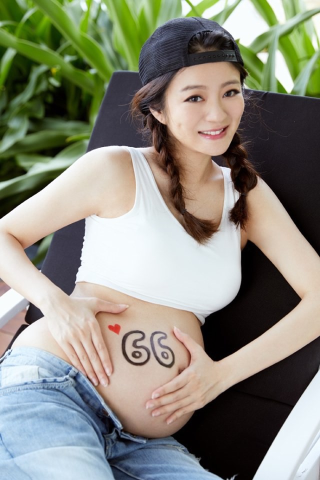 An Dĩ Hiên khoe nhan sắc quyến rũ dù bầu bí - Ảnh 6. An Dĩ Hiên khoe nhan sắc quyến rũ dù bầu bí - Ảnh 6.