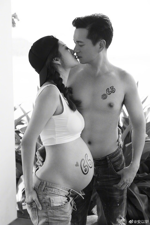 An Dĩ Hiên khoe nhan sắc quyến rũ dù bầu bí - Ảnh 5. An Dĩ Hiên khoe nhan sắc quyến rũ dù bầu bí - Ảnh 5.