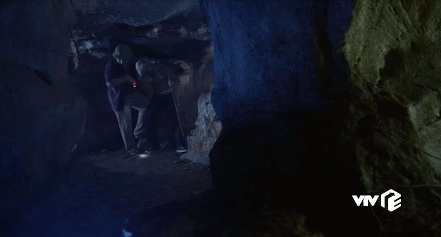 Mê cung - Tập 13: Chỉ bằng cách thử này, Việt sói đã phát hiện ra Hiền là cảnh sát - Ảnh 5. Mê cung - Tập 13: Chỉ bằng cách thử này, Việt sói đã phát hiện ra Hiền là cảnh sát - Ảnh 5.