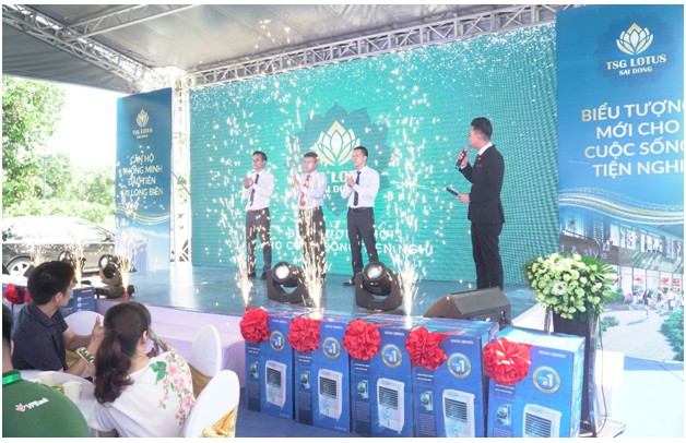 Đ&ocirc;ng đảo kh&aacute;ch h&agrave;ng tham dự khai trương căn hộ mẫu TSG Lotus S&agrave;i Đồng - Ảnh 2.