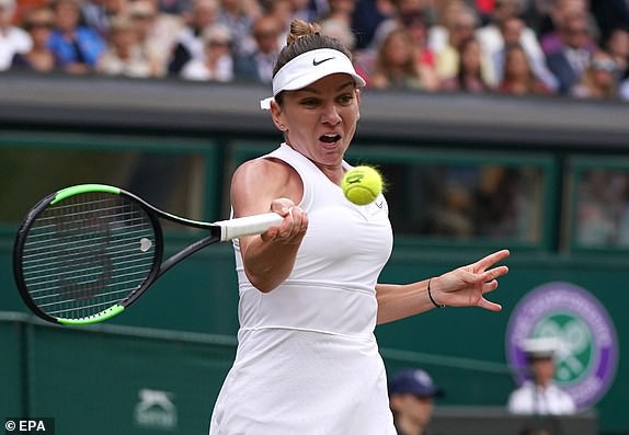 Thắng áp đảo Serena Williams, Simona Halep vô địch đơn nữ Wimbledon 2019 - Ảnh 2.