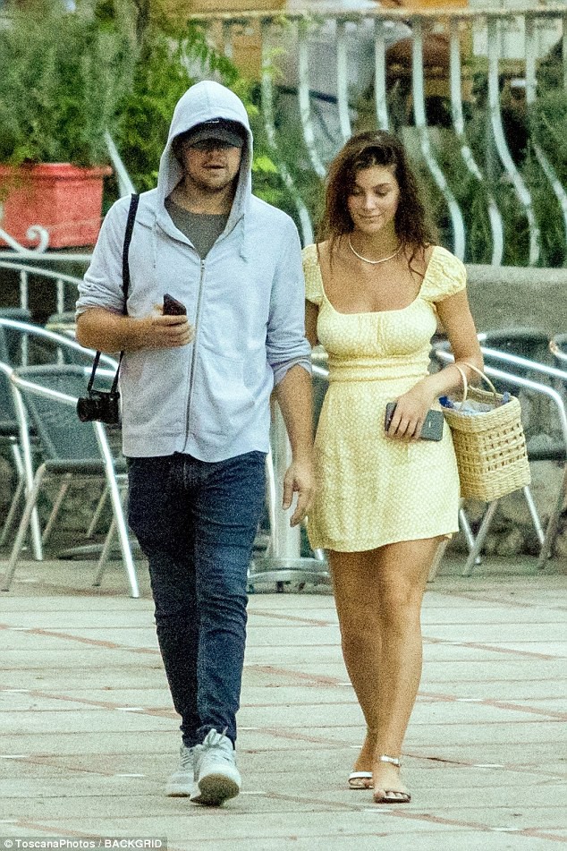 Mặc kệ chỉ trích, Leonardo Dicaprio và người tình kém 22 tuổi vẫn hạnh phúc - Ảnh 1. Mặc kệ chỉ trích, Leonardo Dicaprio và người tình kém 22 tuổi vẫn hạnh phúc - Ảnh 1.