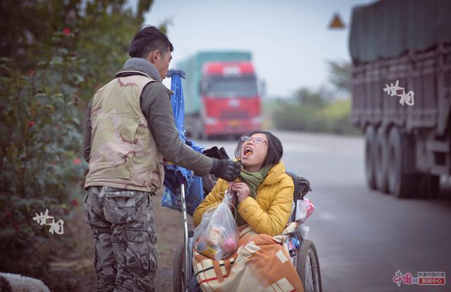 Cái kết viên mãn của chàng trai đưa bạn gái bại liệt chu du khắp nơi - Ảnh 3.