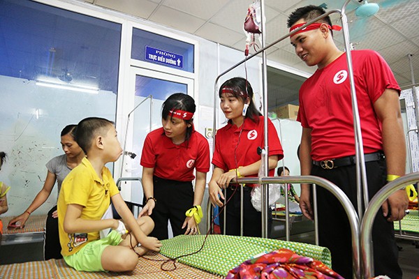 Tuyên Quang: Đội mưa bão đi vận động hiến máu - Ảnh 5.