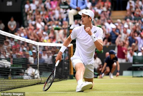 Novak Djokovic giành chiến thắng kịch tính tại vòng 3 Wimbledon 2019 - Ảnh 1.