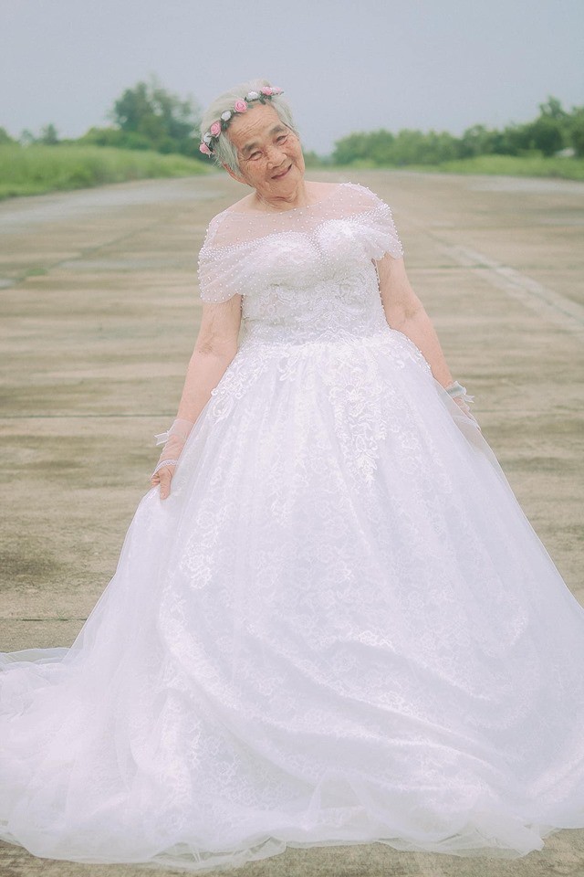 X&uacute;c động với ch&agrave;ng trai 10X h&oacute;a ch&uacute; rể gi&uacute;p b&agrave; nội 88 tuổi l&agrave;m c&ocirc; d&acirc;u - Ảnh 4.