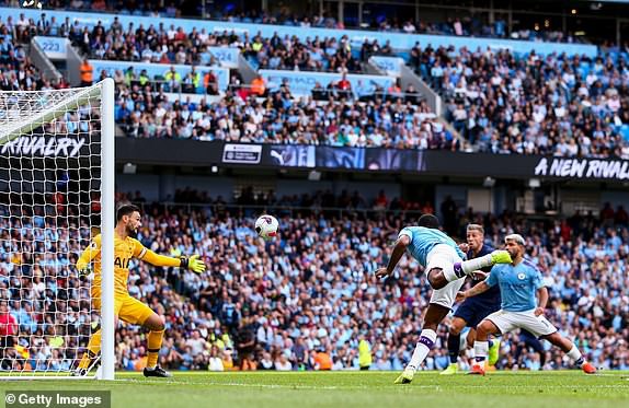 ẢNH: Man City đã đánh rơi chiến thắng phút bù giờ trước Tottenham vì VAR như thế nào? - Ảnh 3.