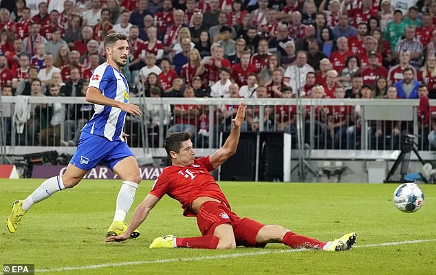 Bayern Munich 2-2 Hertha Berlin: Lewandowski lập công, nhà ĐKVĐ thoát thua - Ảnh 2.