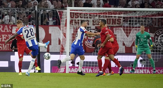 Bayern Munich 2-2 Hertha Berlin: Lewandowski lập công, nhà ĐKVĐ thoát thua - Ảnh 3.