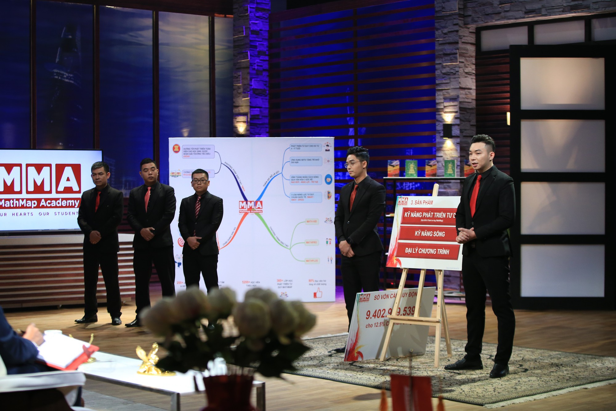 5 ch&agrave;ng trai khiến 2 c&aacute; mập phải tranh gi&agrave;nh r&oacute;t gần 10 tỷ đồng ở Shark Tank Việt Nam - Ảnh 1.