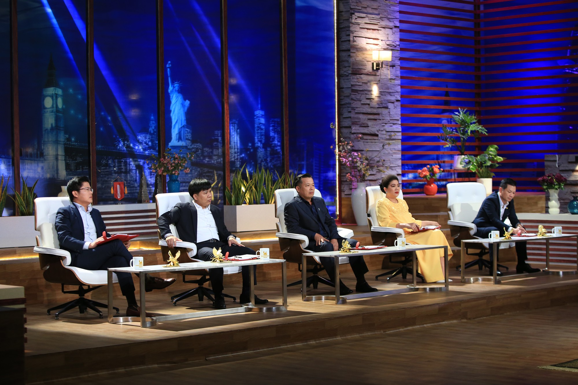 5 ch&agrave;ng trai khiến 2 c&aacute; mập phải tranh gi&agrave;nh r&oacute;t gần 10 tỷ đồng ở Shark Tank Việt Nam - Ảnh 4.