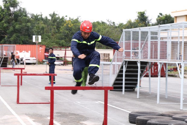 Trương Quỳnh Anh ngã đau đớn tại “Mỹ nhân hành động” - Ảnh 1.