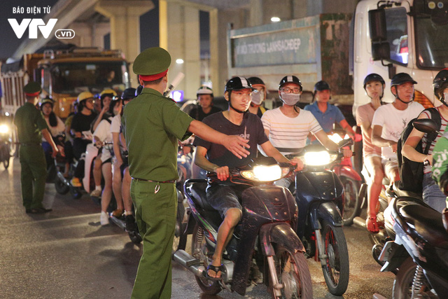 Đường đi khó khăn của nước trong cuộc chiến chống ông Hỏa tại Hạ Đình, Hà Nội - Ảnh 6.