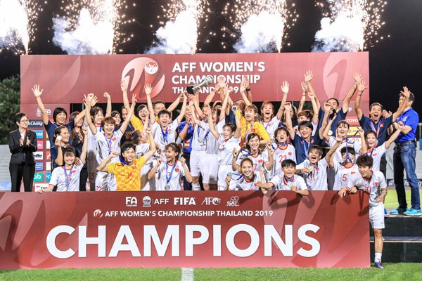 Vô địch AFF Cup 2019, ĐT nữ Việt Nam nhận thưởng 500 triệu đồng từ Ủy ban Olympic Việt Nam - Ảnh 1.