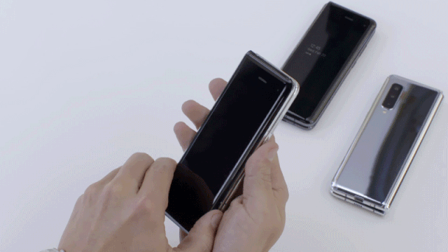 Lộ thời điểm Samsung bán trở lại smartphone màn hình gập Galaxy Fold - Ảnh 1. Lộ thời điểm Samsung bán trở lại smartphone màn hình gập Galaxy Fold - Ảnh 1.