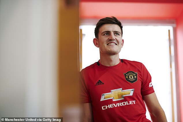 CHÍNH THỨC: Gia nhập Man Utd, Harry Maguire trở thành hậu vệ đắt giá nhất thế giới - Ảnh 1.