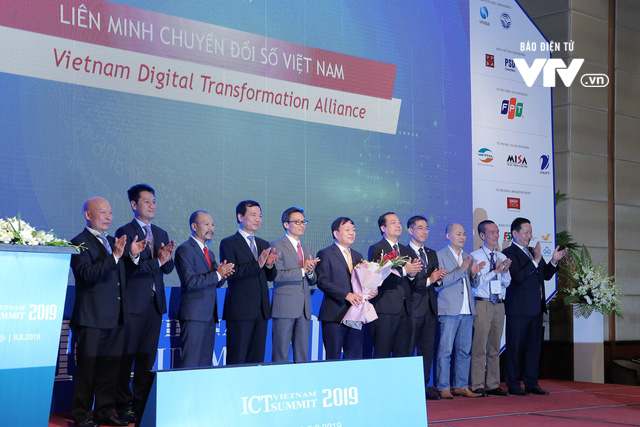 Thông điệp ICT Summit 2019: Chuyển đổi số mở ra cơ hội cho Việt Nam vươn lên thành một quốc gia hùng cường - Ảnh 2.