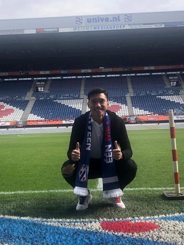 Văn Hậu có mặt tại Hà Lan, chuẩn bị ký hợp đồng với Heerenveen - Ảnh 1.