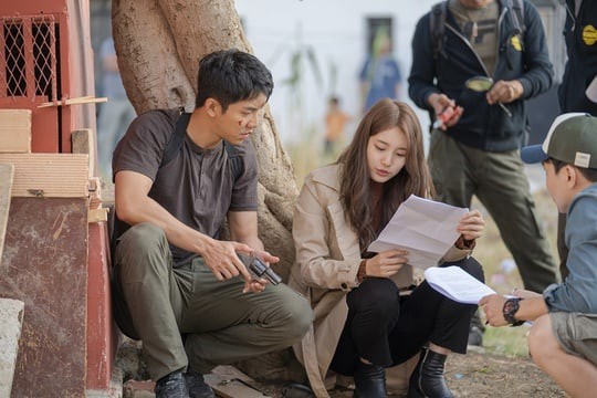 Suzy và Lee Seung Gi cực tình tứ trên phim trường - Ảnh 6.