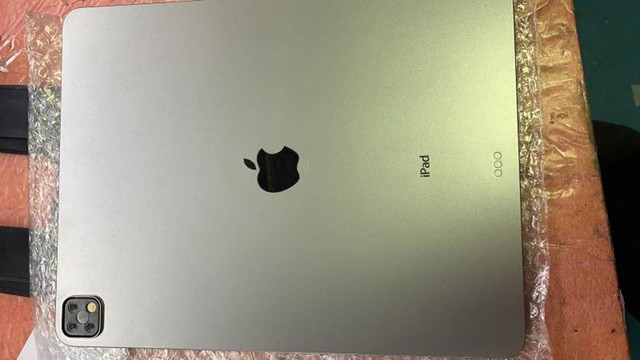 Sau iPhone 11 Pro, Apple sẽ mang cụm camera than tổ ong lên iPad Pro - Ảnh 1.