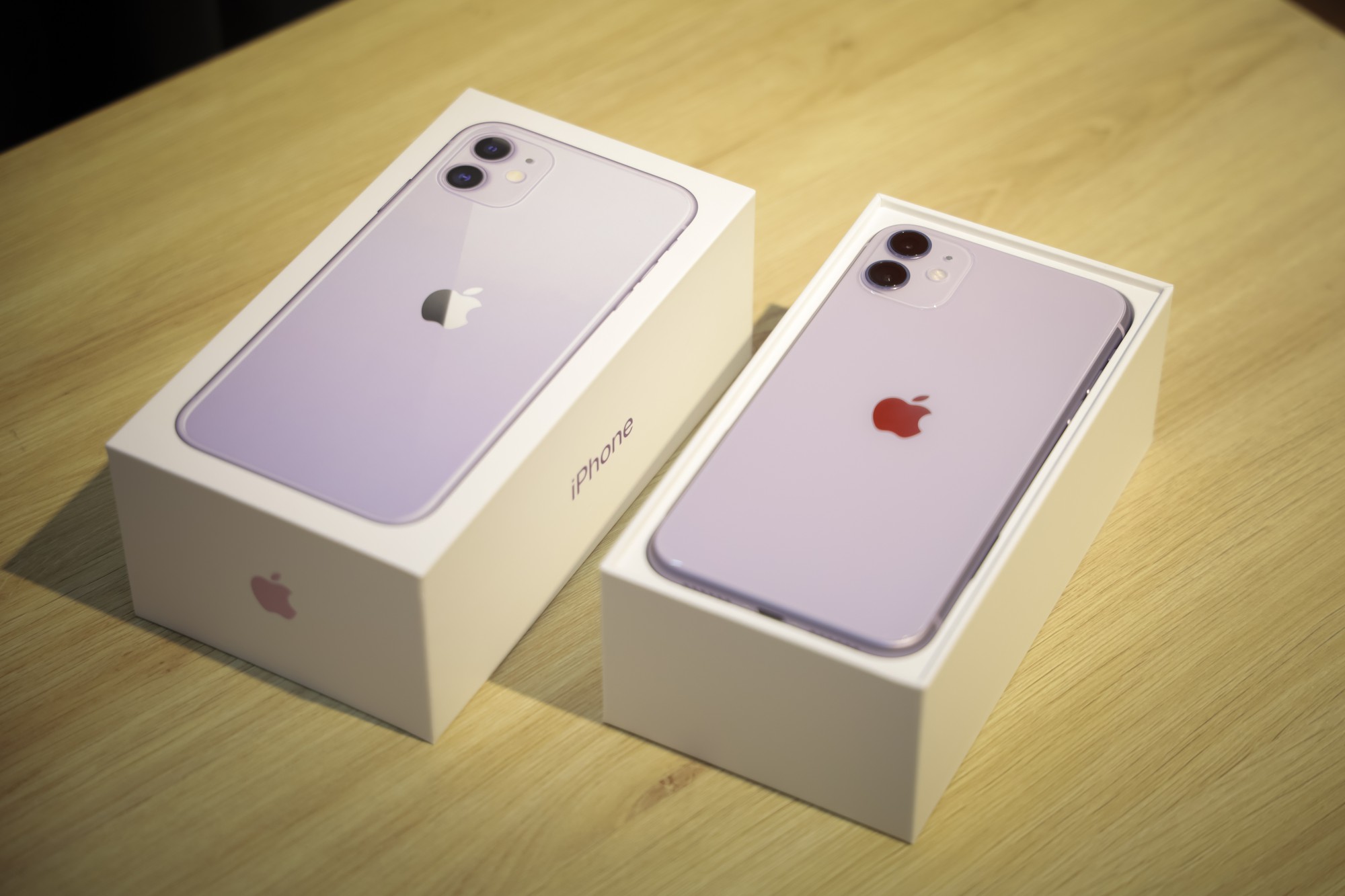 Cận cảnh iPhone 11 m&agrave;u t&iacute;m mộng mơ - Ảnh 1.