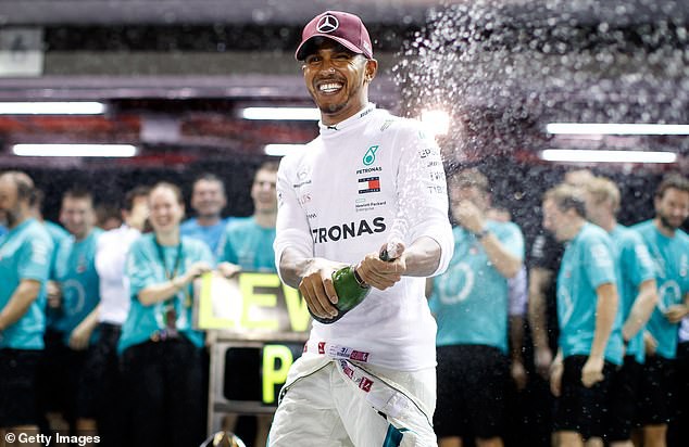 Lewis Hamilton đạt thành tích tốt nhất ở buổi chạy thử GP Singapore - Ảnh 1.