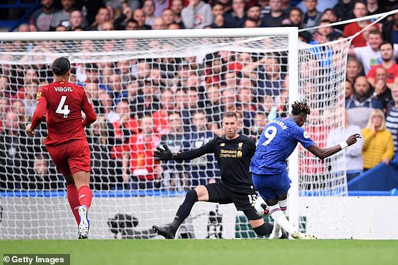 Chelsea 1-2 Liverpool: Thắng kịch tính tại Stamford Bridge, Liverpool dẫn đầu Ngoại hạng Anh - Ảnh 4.