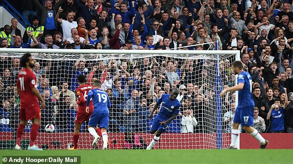 Chelsea 1-2 Liverpool: Thắng kịch tính tại Stamford Bridge, Liverpool dẫn đầu Ngoại hạng Anh - Ảnh 6.