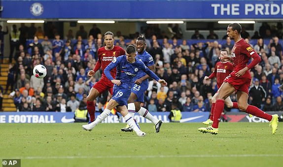 Chelsea 1-2 Liverpool: Thắng kịch tính tại Stamford Bridge, Liverpool dẫn đầu Ngoại hạng Anh - Ảnh 7.