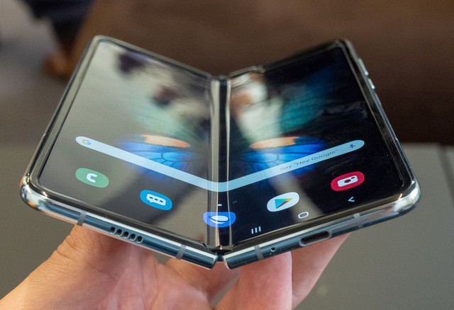 Galaxy Fold lại gặp sự cố về màn hình chỉ sau hơn một ngày sử dụng - Ảnh 3.