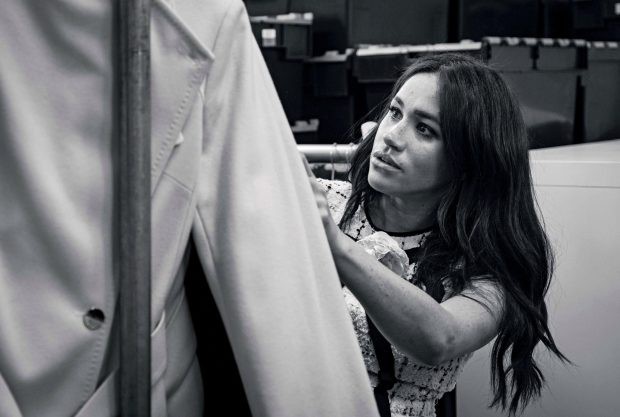 Công nương Meghan Markle ra mắt dòng thời trang mới - Ảnh 2.