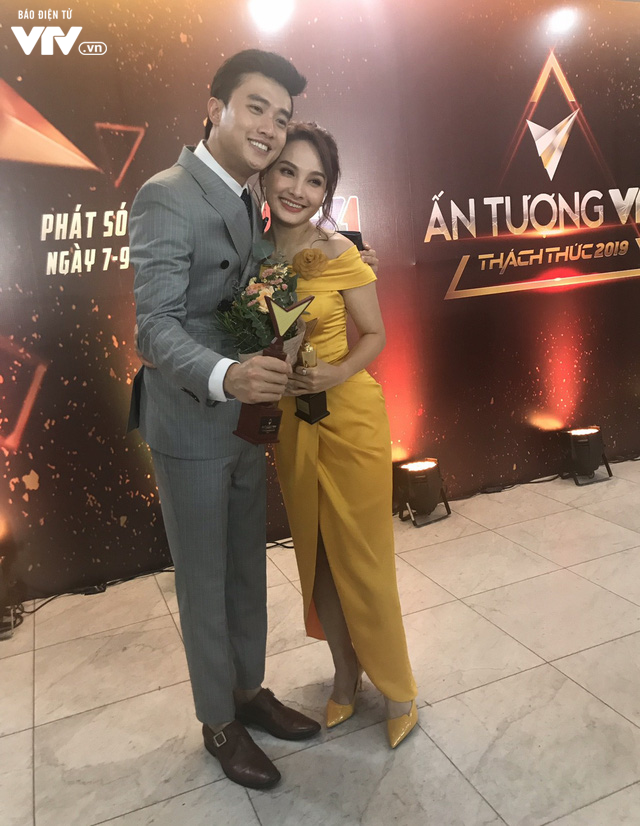 Giành cúp VTV Awards lần thứ hai, Bảo Thanh vẫn rưng rưng xúc động - Ảnh 3.