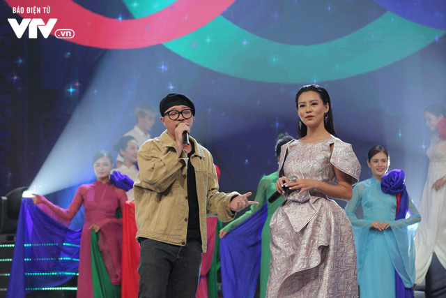 Hà Lê - Bùi Lan Hương say đắm trên sân khấu VTV Awards với Mưa hồng - Ảnh 3.