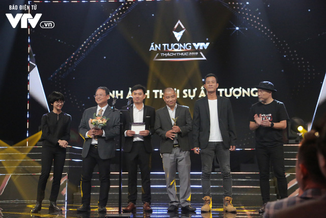 VTV Awards 2019: Ê-kíp của Trung tâm Tin tức VTV24 bất ngờ khi giành giải Hình ảnh thời sự ấn tượng - Ảnh 2.