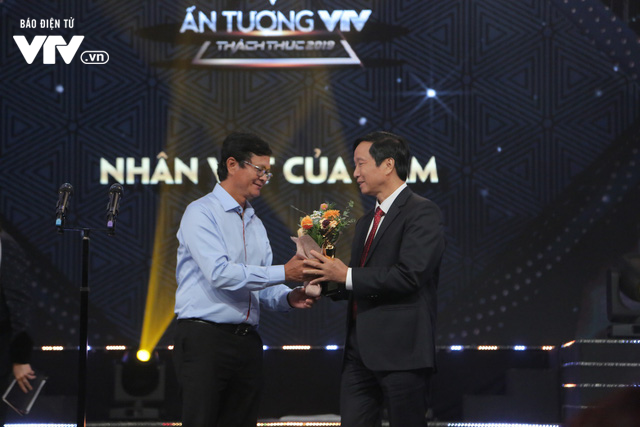 VTV Awards 2019: GS.TS Nguyễn Thanh Liêm được vinh danh Nhân vật của năm - Ảnh 1.