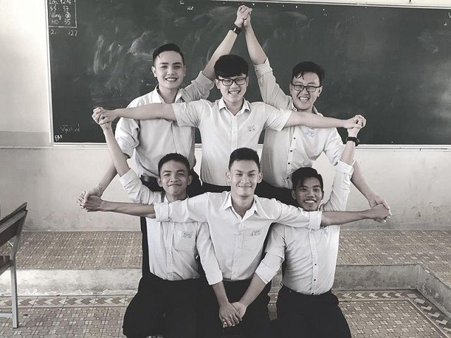 Trào lưu chụp ảnh hình ngôi sao được giới trẻ hưởng ứng dịp đầu năm - Ảnh 1. Trào lưu chụp ảnh hình ngôi sao được giới trẻ hưởng ứng dịp đầu năm - Ảnh 1.