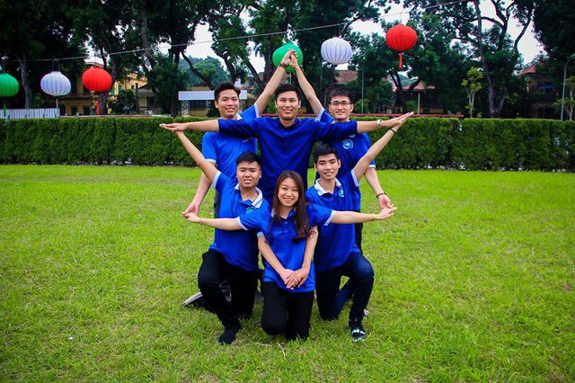 Trào lưu chụp ảnh hình ngôi sao được giới trẻ hưởng ứng dịp đầu năm - Ảnh 4. Trào lưu chụp ảnh hình ngôi sao được giới trẻ hưởng ứng dịp đầu năm - Ảnh 4.