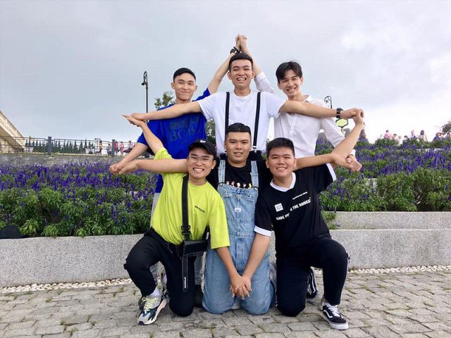 Trào lưu chụp ảnh hình ngôi sao được giới trẻ hưởng ứng dịp đầu năm - Ảnh 9. Trào lưu chụp ảnh hình ngôi sao được giới trẻ hưởng ứng dịp đầu năm - Ảnh 9.