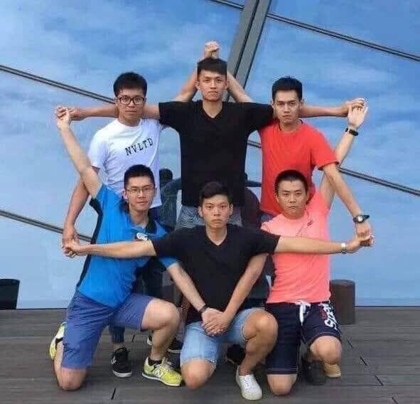 Trào lưu chụp ảnh hình ngôi sao được giới trẻ hưởng ứng dịp đầu năm - Ảnh 10. Trào lưu chụp ảnh hình ngôi sao được giới trẻ hưởng ứng dịp đầu năm - Ảnh 10.
