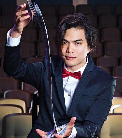 Thần bài Shin Lim tái xuất với ảo thuật đường phố - Ảnh 1. Thần bài Shin Lim tái xuất với ảo thuật đường phố - Ảnh 1.