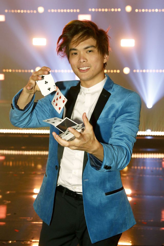 Thần bài Shin Lim tái xuất với ảo thuật đường phố - Ảnh 2. Thần bài Shin Lim tái xuất với ảo thuật đường phố - Ảnh 2.